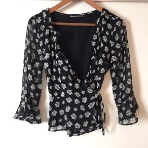 Chic Abercrombie and Fitch Floral Wrap Blouse